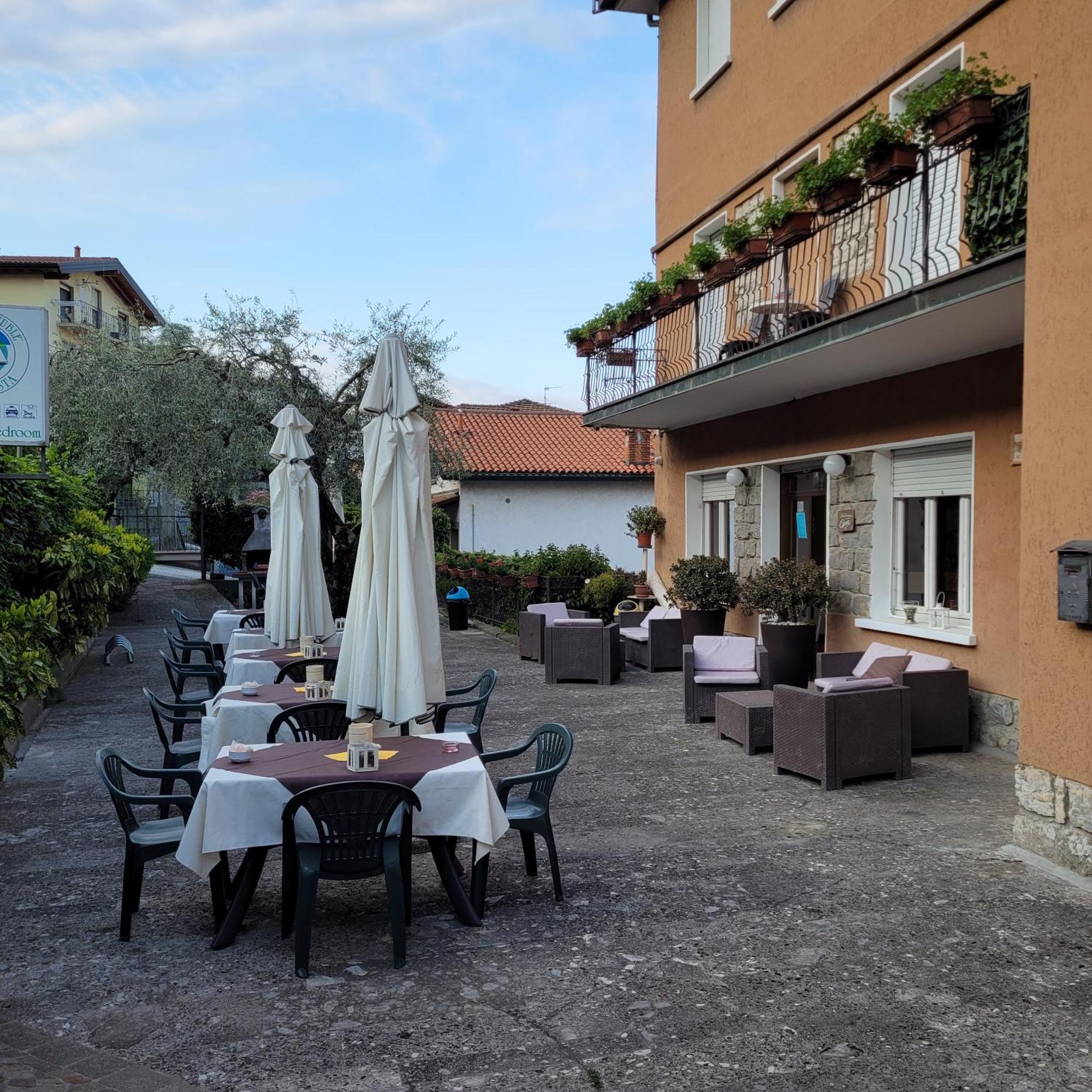 Hotel Bellavista Meuble Monte Isola Exterior foto